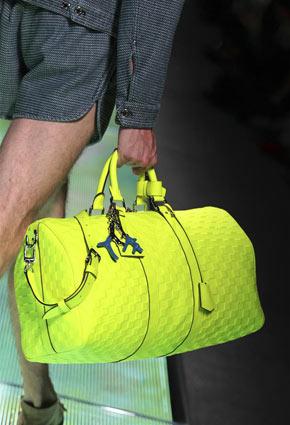 Louis Vuitton تكشف عن مجموعة ربيع صيف 2013 في دبي
